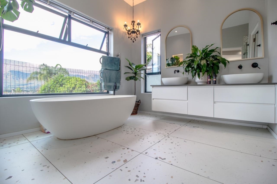 3 Bedroom Property for Sale in Hoog En Droog Western Cape